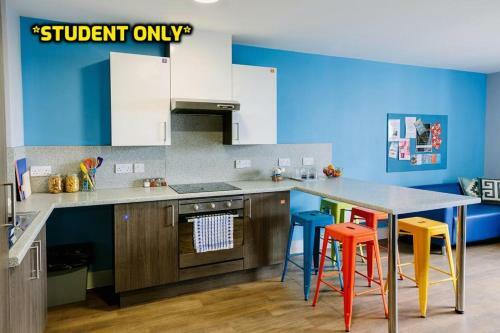 Student Only Zeni 5 Bed Apartment Bournemouth