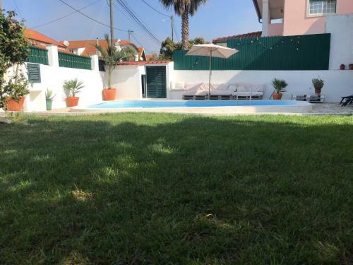 Villa Capela Beach House In Caparica