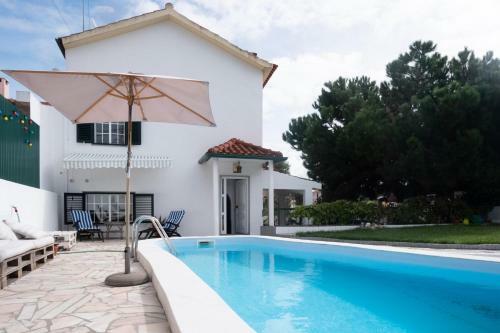 Villa Capela Beach House In Caparica