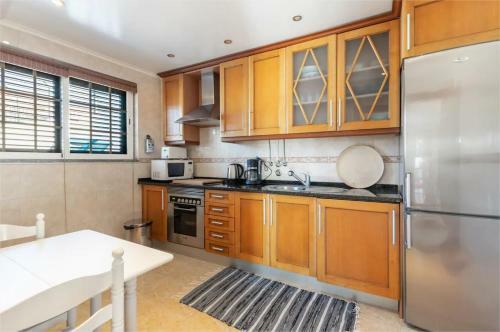Villa Capela Beach House In Caparica