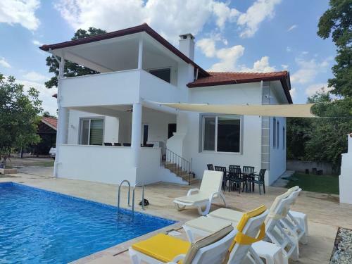 Villa Serenity With Private Pool And Large Garden.