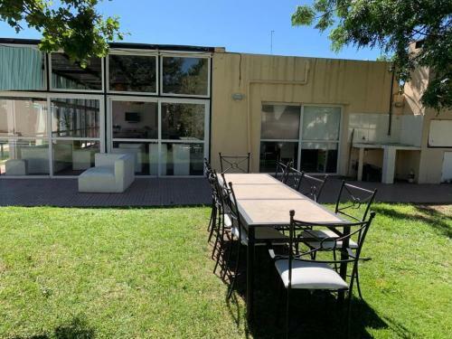 Casa Grande Con Parque Y Pileta