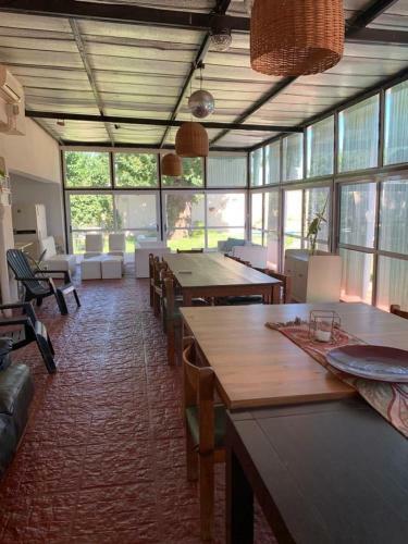 Casa Grande Con Parque Y Pileta