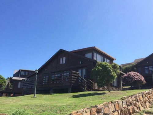 Pa Sands Beach House Close To Kowie 8 Sleeper Pool