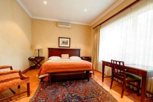 Hostal The Ambassador Suites