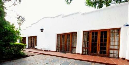 Hostal The Ambassador Suites