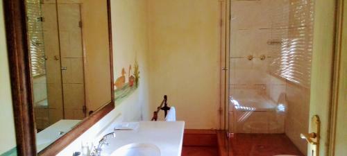 Hostal The Ambassador Suites