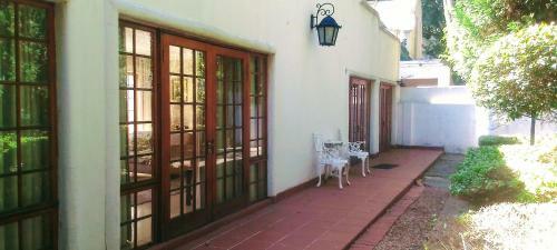 Hostal The Ambassador Suites
