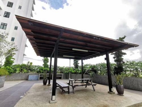 Apartamento B1606 Platino Paradigmmall Netflix Poolviewstay