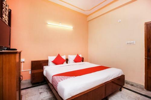 Oyo 29394 Hotel Apoorva Deluxe