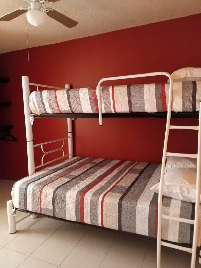 Casa Amplia A 5 Min Del Centro En Zona Cerrada
