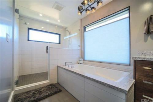 Luxury 5-bd W/ Great Views Near Downtown & Campus