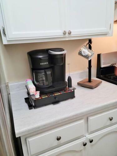 3 Queen Bed Home With Grill And Fire Table