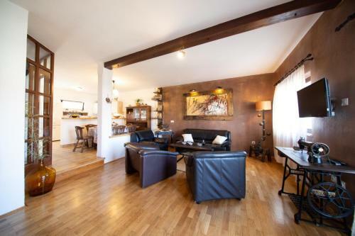 Luxury Apartment Pharos