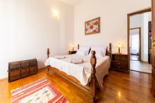 Luxury Apartment Pharos