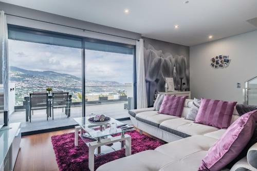 Moradia T3 Geminada Em Santo Ant�nio, Funchal