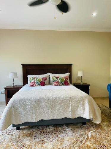 Lodge 150 Jacaranda Guesthouse