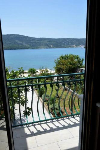 Apartment M First Row To The Sea