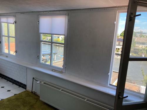 Luc's Place Zoeterwoude, 2 Persoons Waterbed