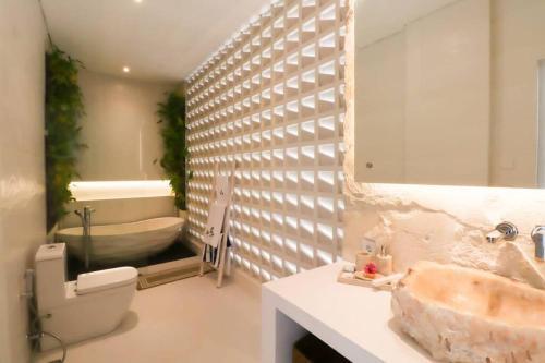 Green View Villa, Stunning New Luxury Beachside Villa With Pool.