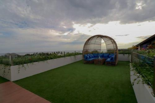 Green View Villa, Stunning New Luxury Beachside Villa With Pool.