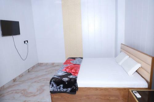 Oyo 90052 Hotel Lord Krishna