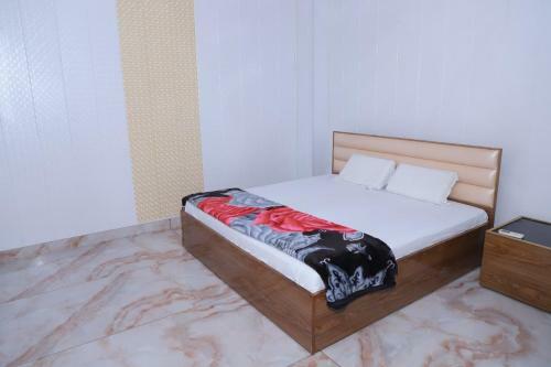 Oyo 90052 Hotel Lord Krishna