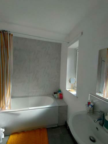 2 Bedroom Large And Luxurious Apartment