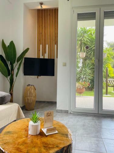 Eden Apartment Paliouri With Frontyard Private Garden