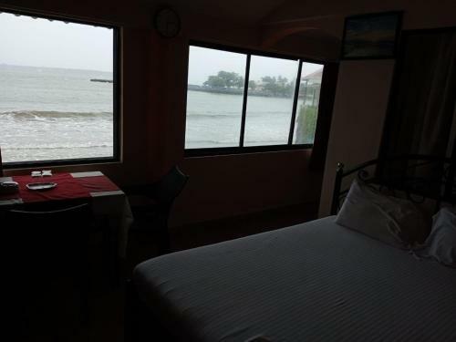 Hostal Goandelicacy Beach Bar Restaurant And Guest House