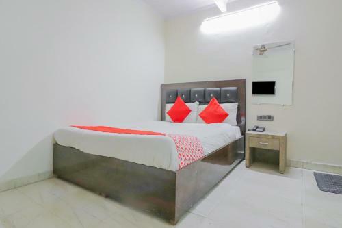 Oyo 81563 Hotel M G H