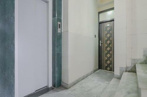Oyo 81563 Hotel M G H