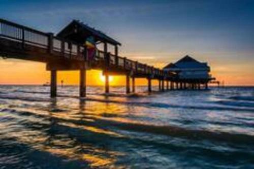 Cheerful 3 Bedroom Home Mins From Clearwater Beach