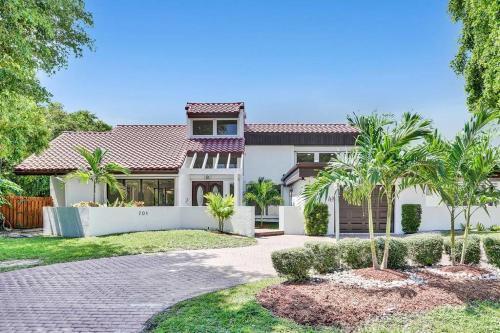 Gorgeous 6 Br Home W Heated Pool & Golf View