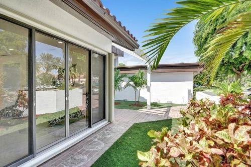 Gorgeous 6 Br Home W Heated Pool & Golf View