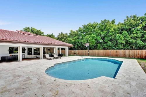 Gorgeous 6 Br Home W Heated Pool & Golf View