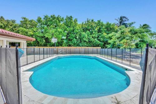 Gorgeous 6 Br Home W Heated Pool & Golf View