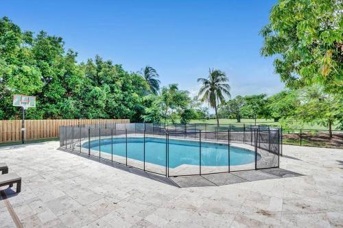 Gorgeous 6 Br Home W Heated Pool & Golf View