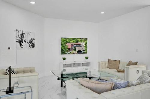Gorgeous 6 Br Home W Heated Pool & Golf View
