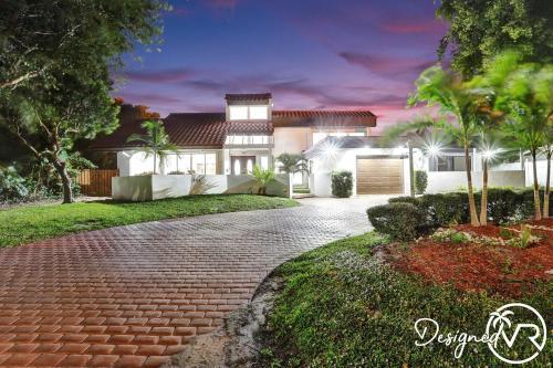 Gorgeous 6 Br Home W Heated Pool & Golf View