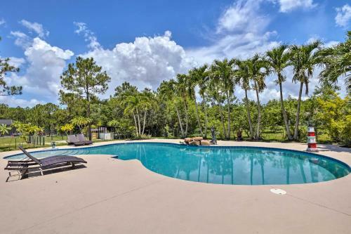 Family Getaway With Pool And Grill, Pets Welcome!