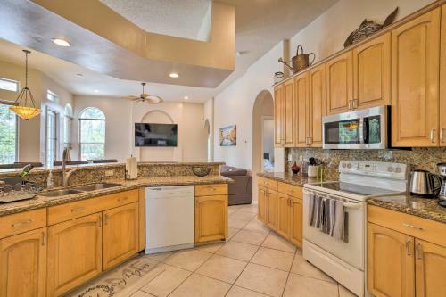 Family Getaway With Pool And Grill, Pets Welcome!