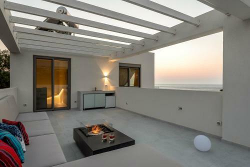 Luxury Villa Oxygen In Sfinari With Sunset Views