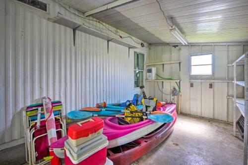 Jungle River Oasis With Boat Dock And Kayaks!