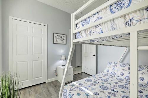 Elegant Riverview Retreat With Lanai And Pool!