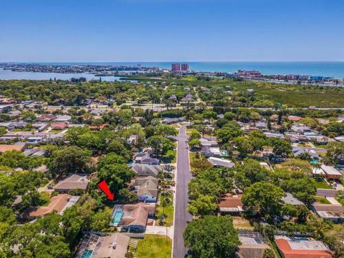 Heated Pool House Only 5 Minutes To Gulf Beaches!