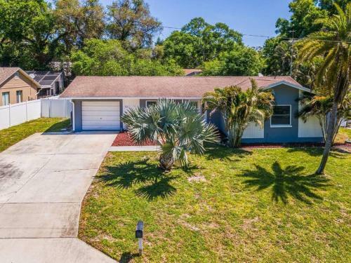 Heated Pool House Only 5 Minutes To Gulf Beaches!