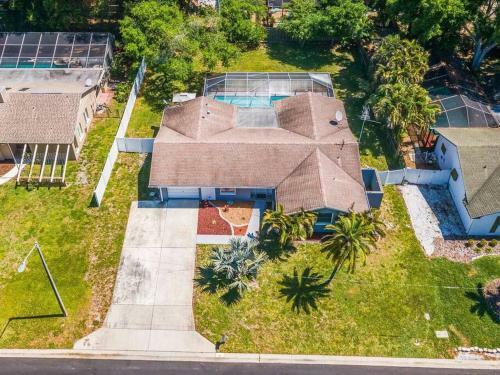 Heated Pool House Only 5 Minutes To Gulf Beaches!