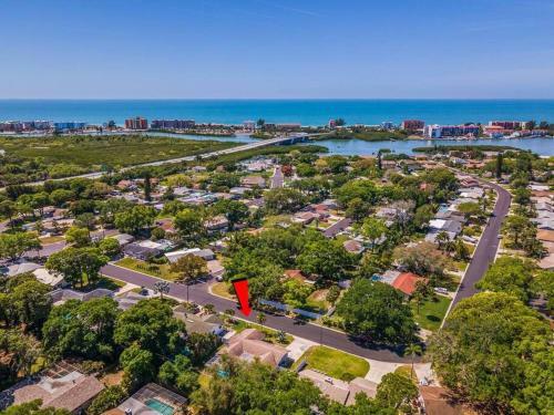 Heated Pool House Only 5 Minutes To Gulf Beaches!