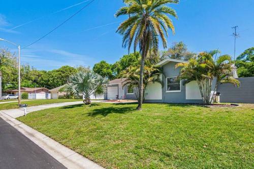 Heated Pool House Only 5 Minutes To Gulf Beaches!
